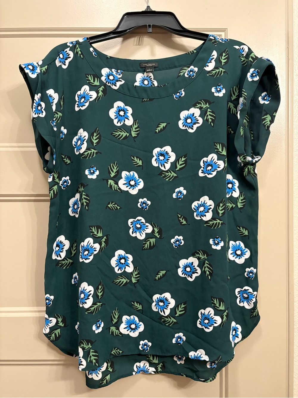 Ann Taylor Green Floral Short Sleeve Blouse